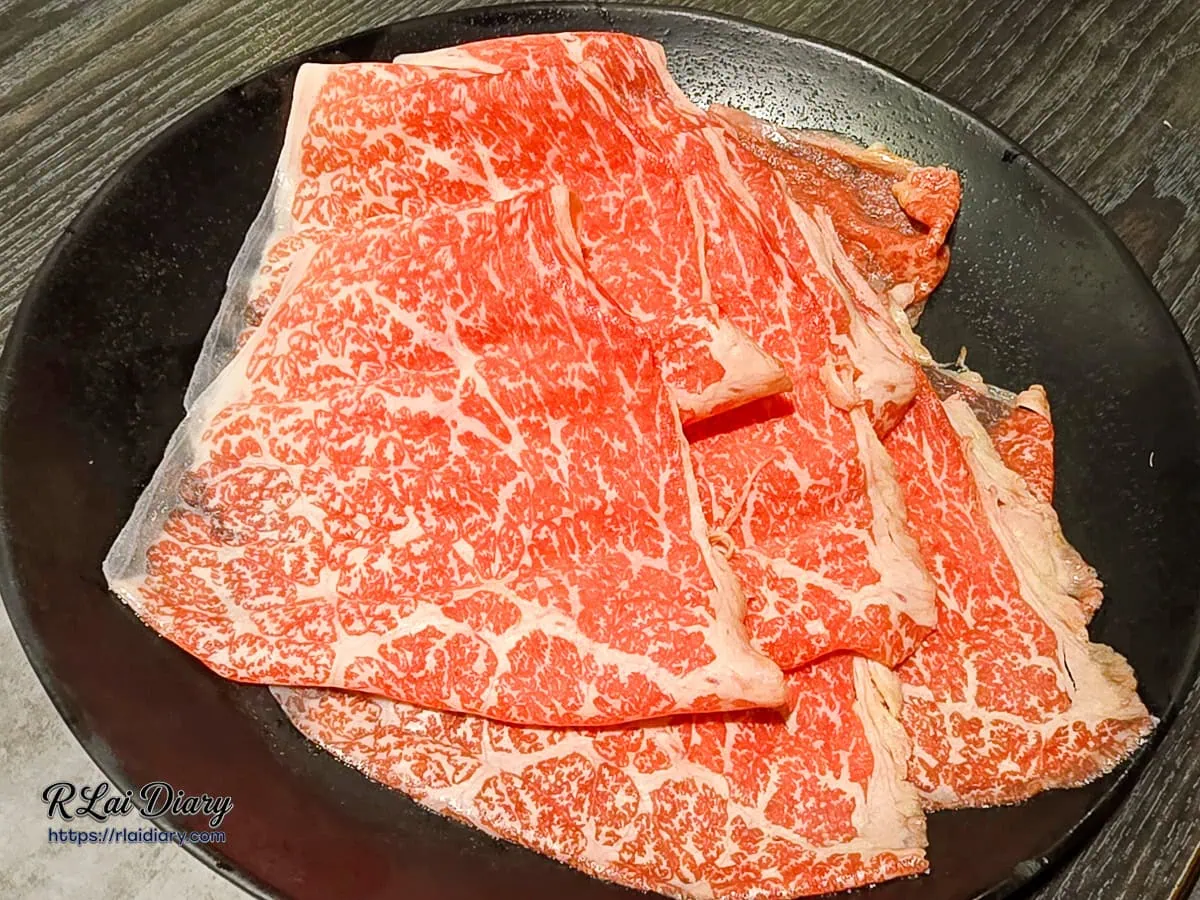 新千葉火鍋西門尊爵館特餐頂級日本A5和牛羽下肉片精緻大理石油花