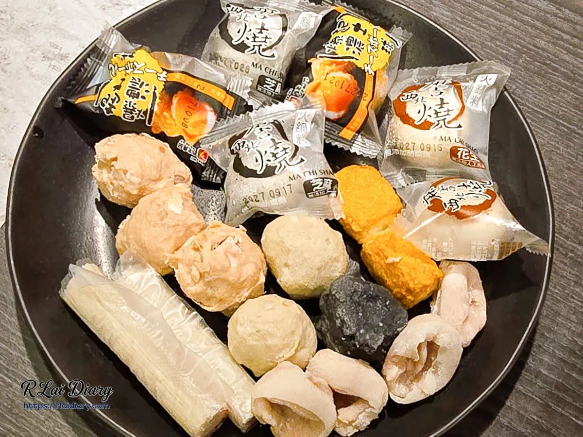 新千葉火鍋西門店自助區拿取西北西北麻吉燒爆漿起司球芋頭丸火鍋料
