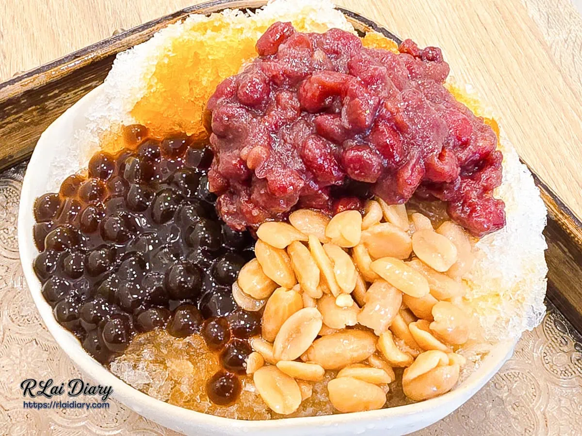 經典Q香冰滿滿配料珍珠紅豆花生俯拍特寫