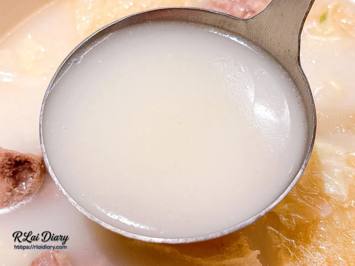GOGOGA 慢熬10小時的砂鍋極上雞湯乳白濃醇湯頭特寫