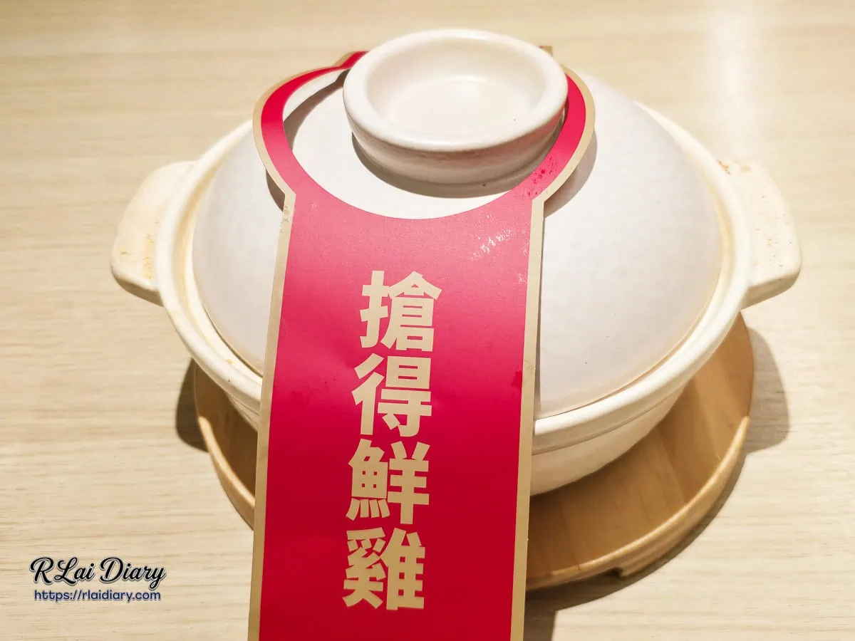 GOGOGA 砂鍋極上雞湯上桌時貼有搶得鮮雞紅色封條
