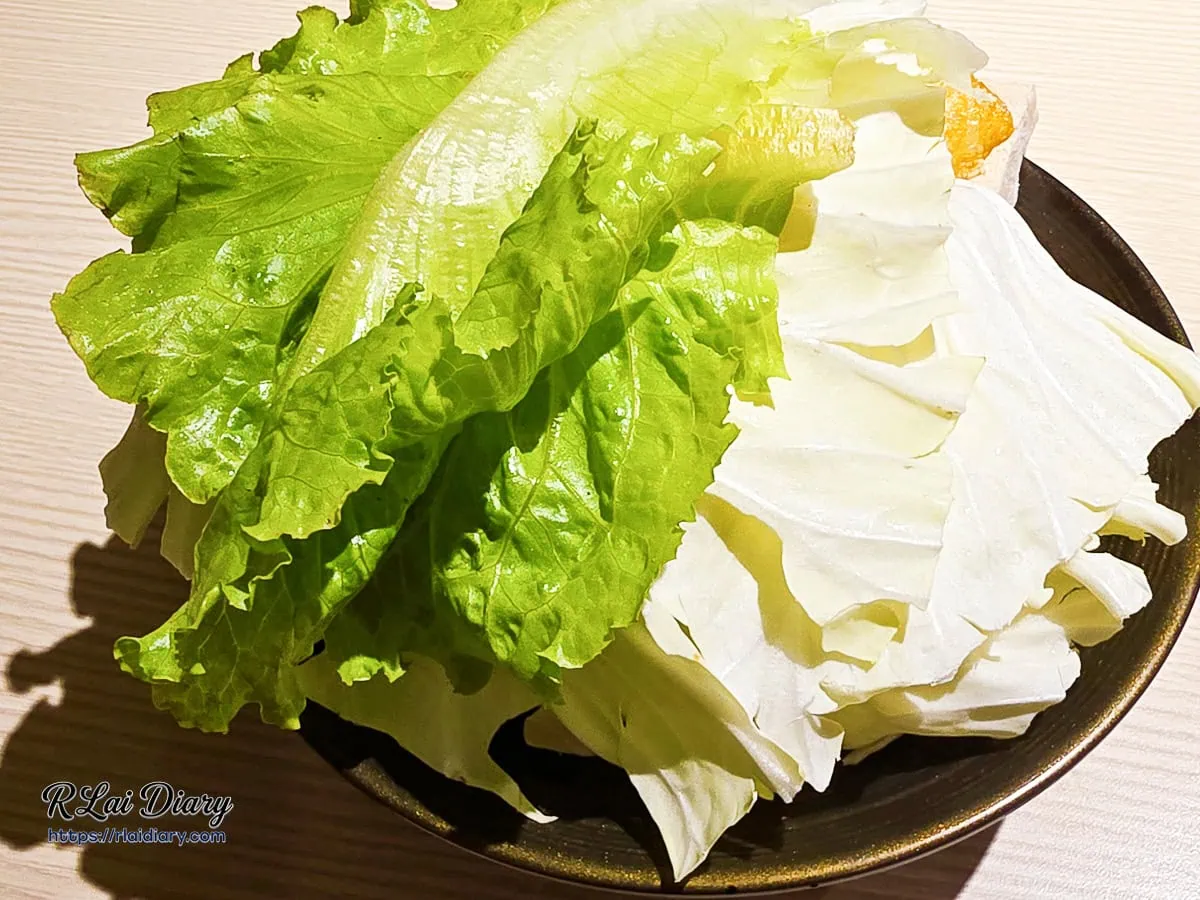 鍋域菜盤新鮮爽脆的大陸妹與高麗菜特寫