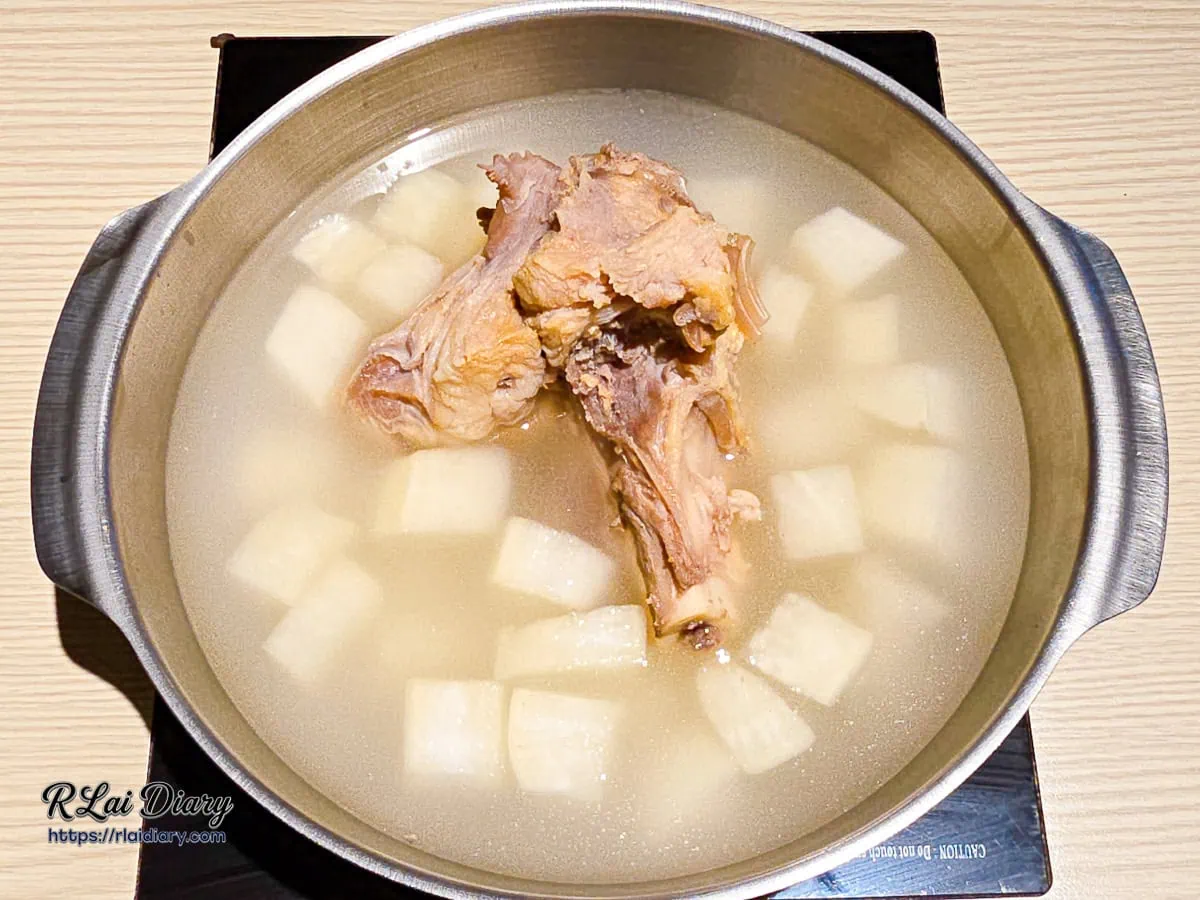 鍋域每日限量蘿蔔大骨鍋與整隻巨大豬大骨
