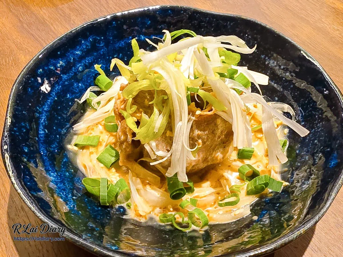 東山炭燒牛舌特色冷盤：口感柔嫩濃郁的胡麻風味冷涮牛舌