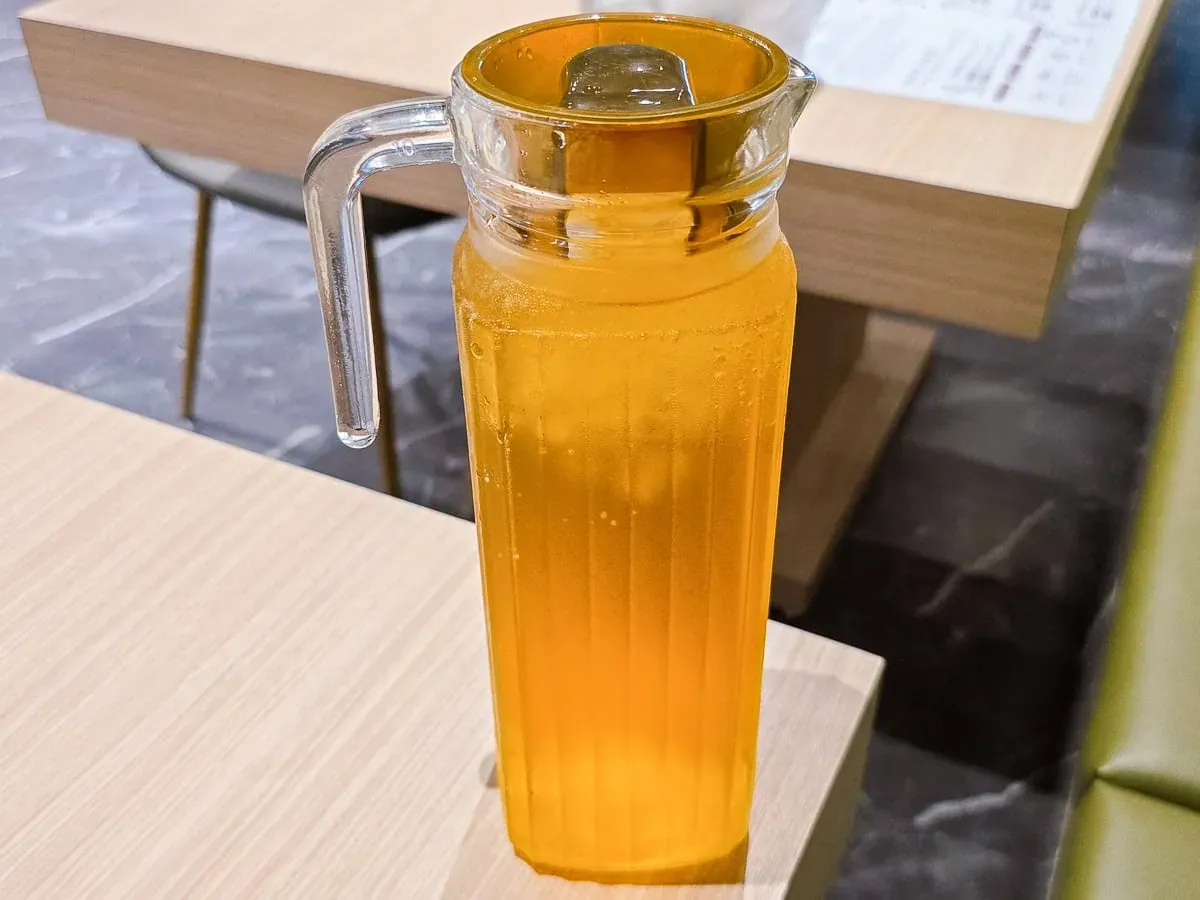 老沙茶清爽解膩無糖綠茶，台中火鍋聚餐必備冰涼飲品