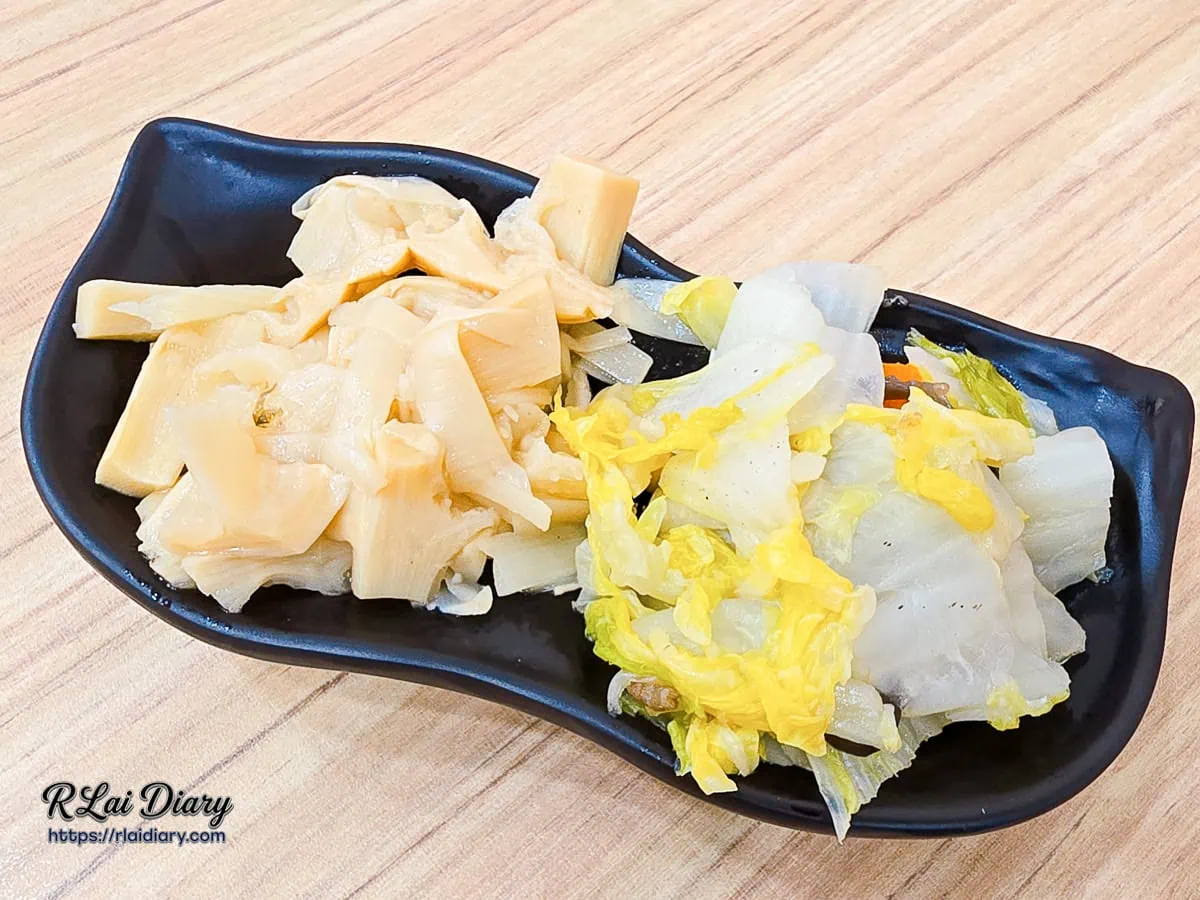 林記飯館大雅店便當雙拼小菜溫潤白菜滷與爽脆滷筍絲特寫