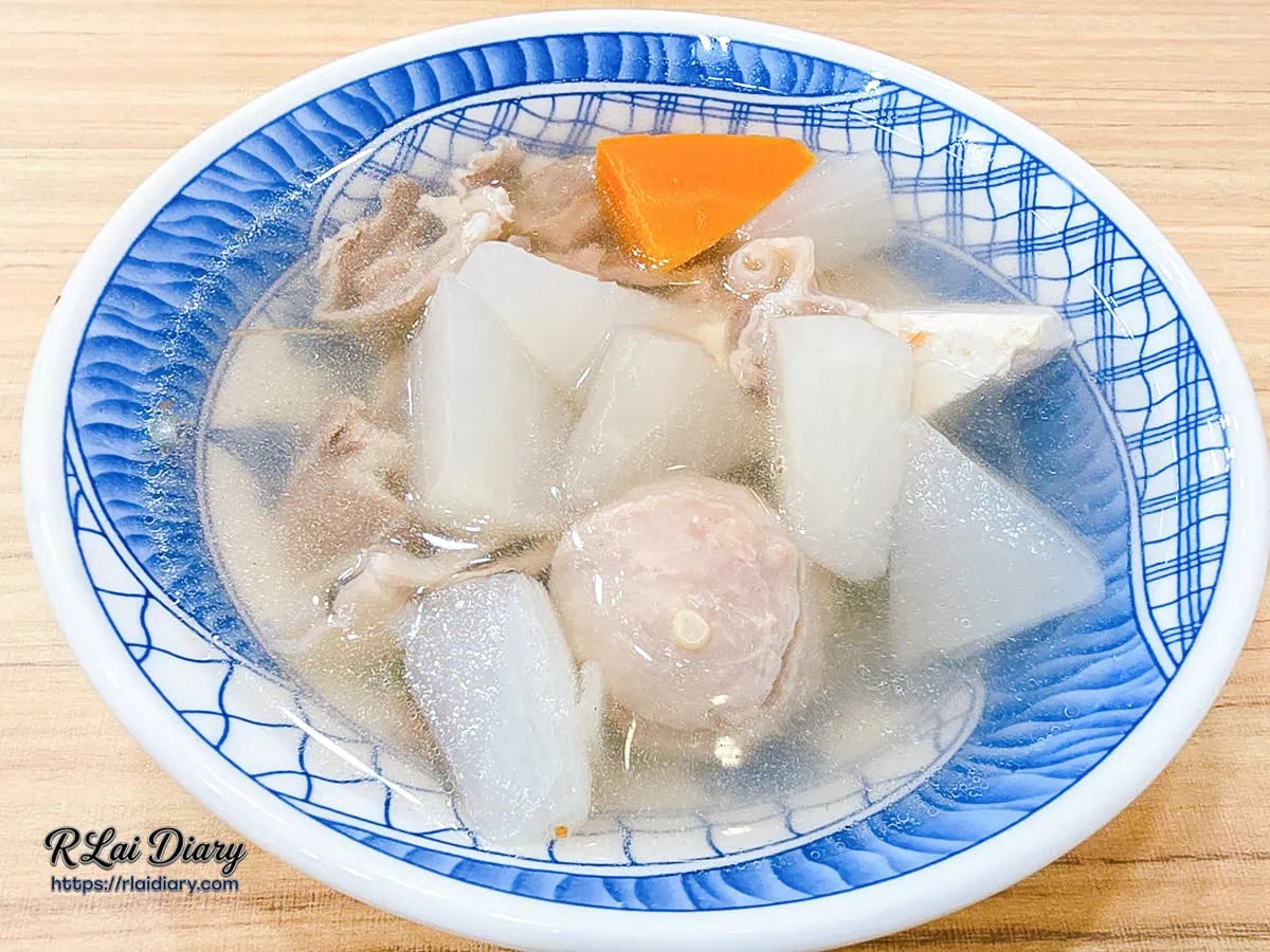 林記飯館大雅店銅板價綜合湯清澈大骨湯底與透亮白蘿蔔