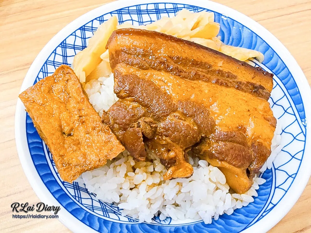 林記飯館大雅店五香焢肉飯搭配爆汁油豆腐與滷筍絲
