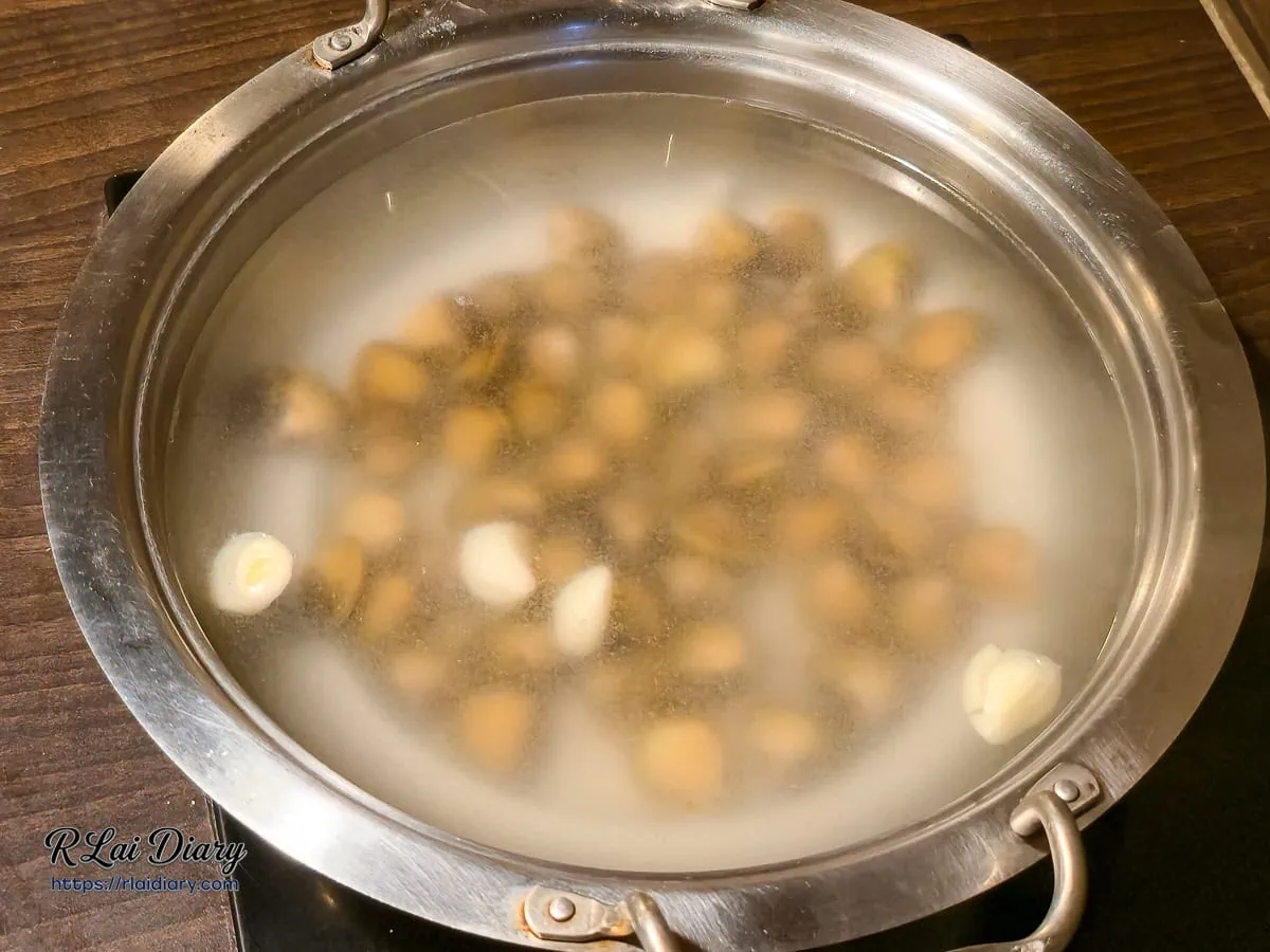 食二麻辣鍋吃到飽-滿滿蒜香的爆量黃金蜆鍋