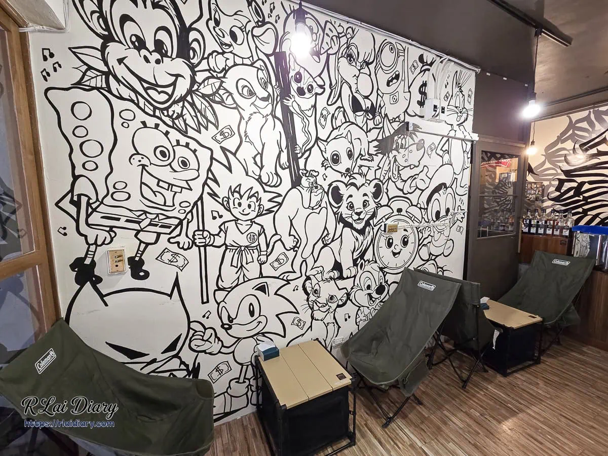 台北大安區室內露營風餐廳：擺放舒適摺疊椅的慵懶用餐空間