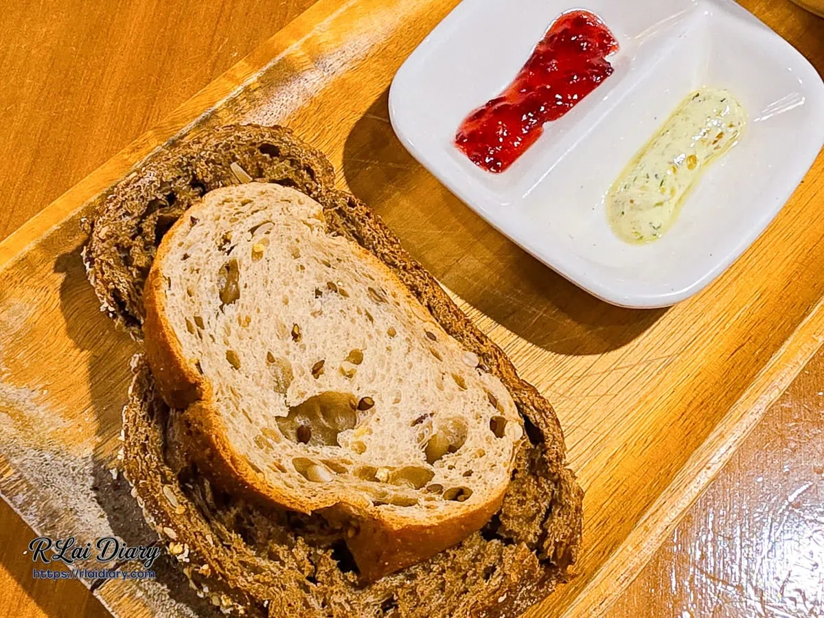 舒曼六號餐館德式手工切片麵包與雙色特製抹醬