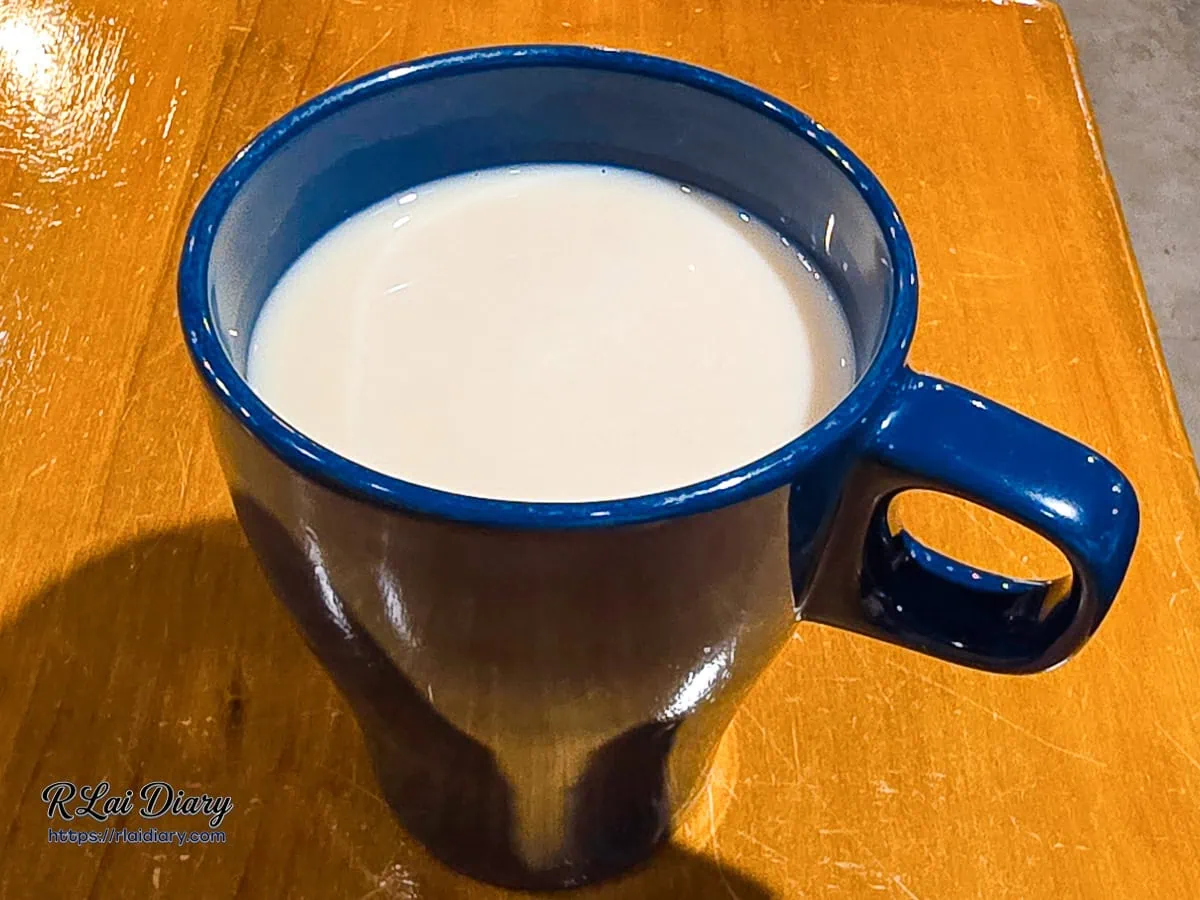 舒曼六號餐館溫潤暖心的水蜜桃熱奶茶