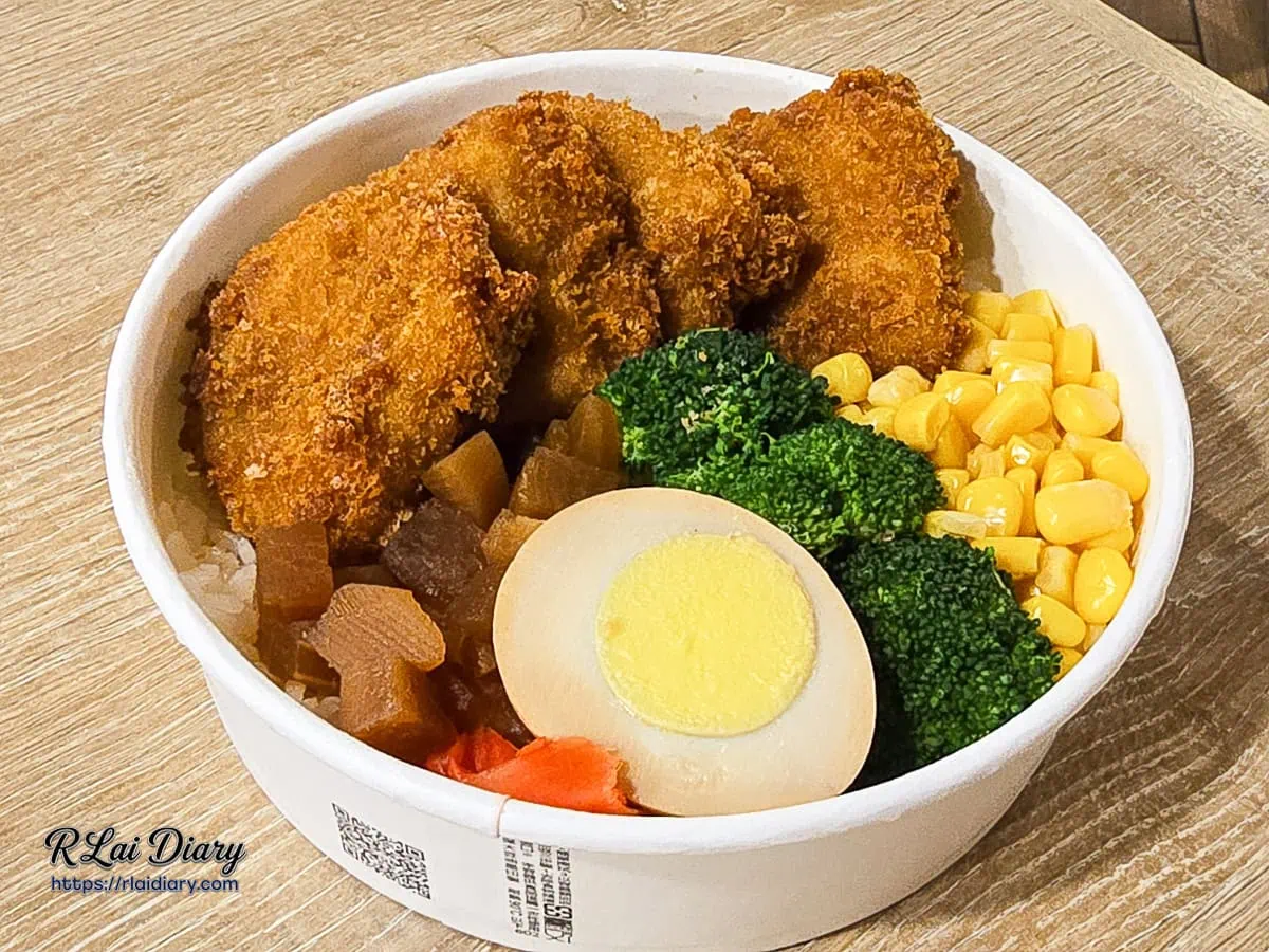 伊藤屋塔塔魚排飯精緻圓形外帶餐盒完整俯視角