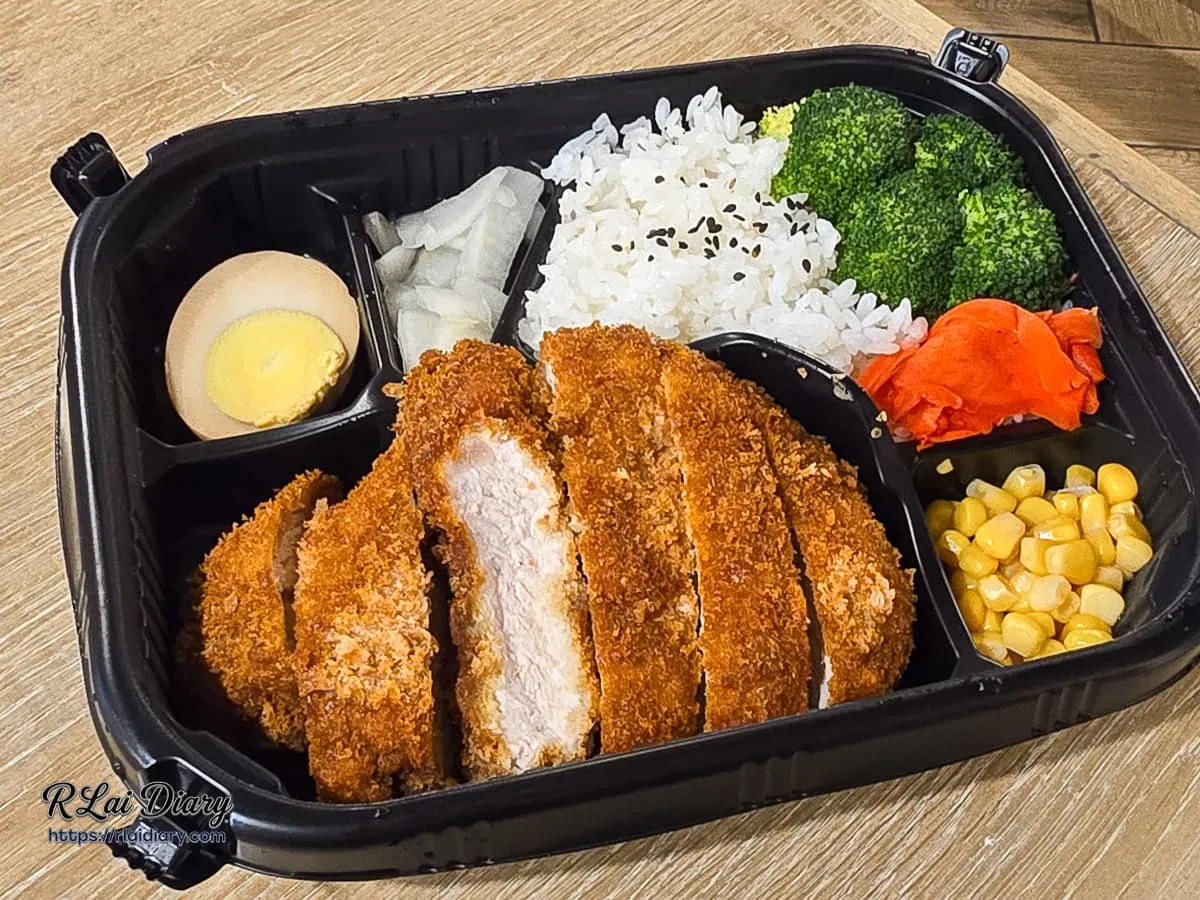 台北伊藤屋超厚實日式炸豬排便當完整配菜與壽司米