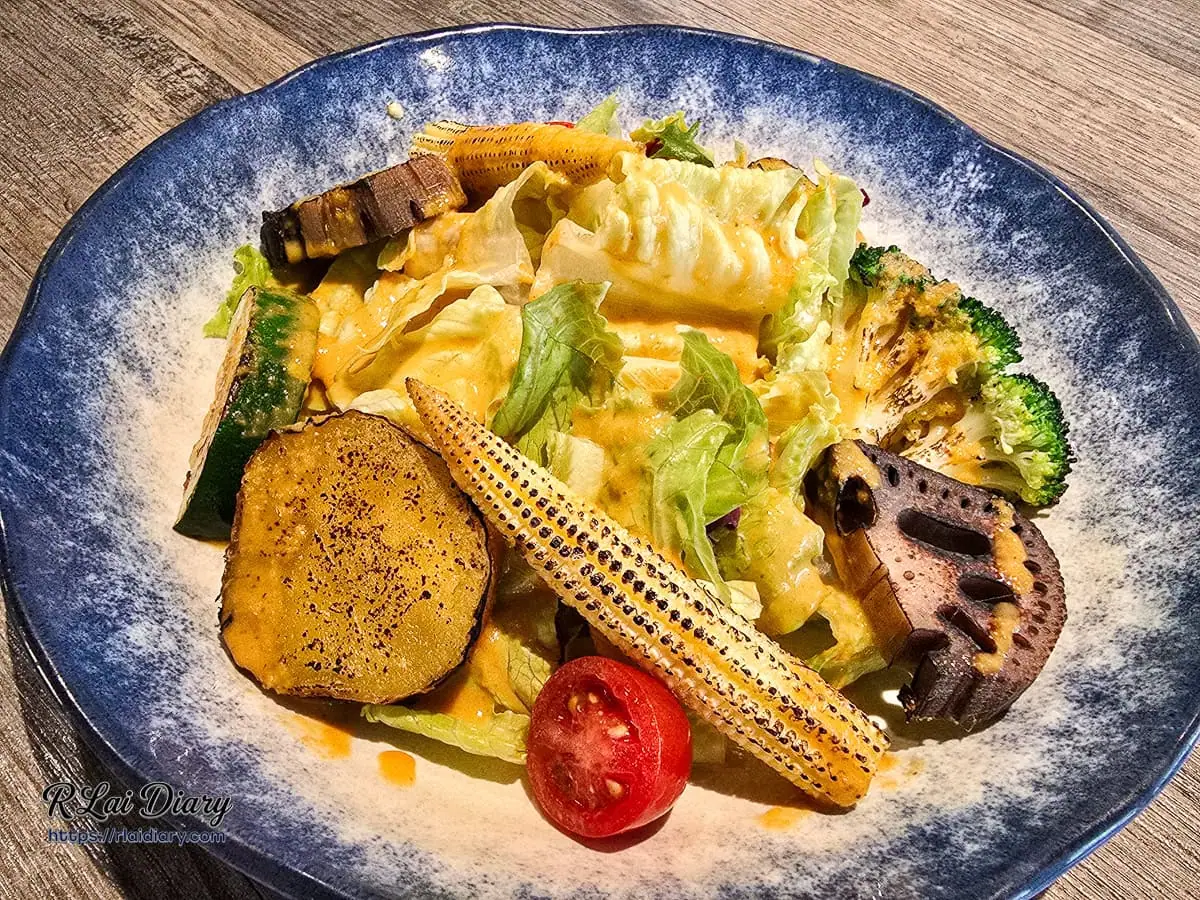羽樂歐陸創意料理前菜：煎烤時蔬溫沙拉，搭配蓮藕與玉米筍
