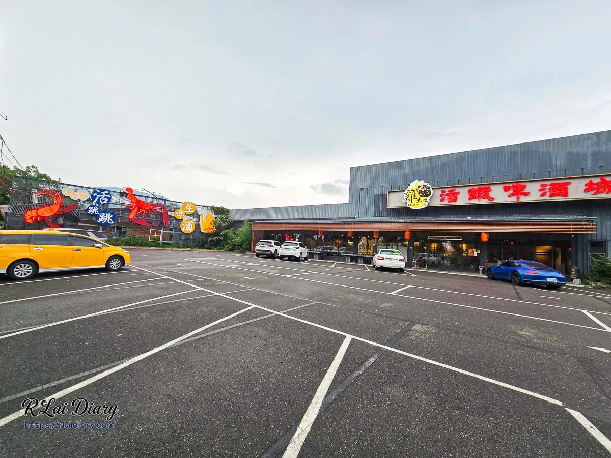 仁愛鄉｜雞大王活蝦啤酒城 旗艦店｜清境農場必吃，窯烤甕仔雞與活體泰國蝦，停車也方便