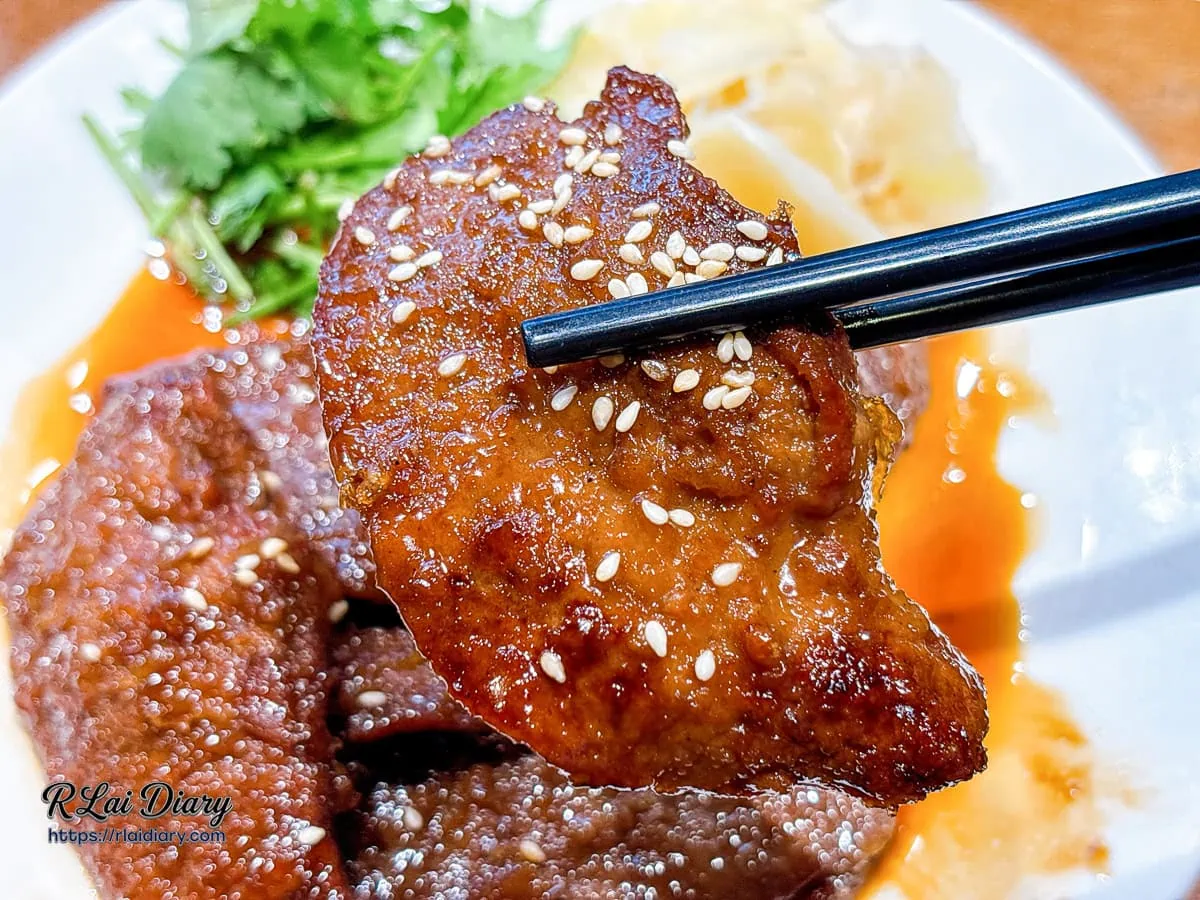 仁愛鄉｜雞大王活蝦啤酒城 旗艦店｜清境農場必吃，窯烤甕仔雞與活體泰國蝦，停車也方便