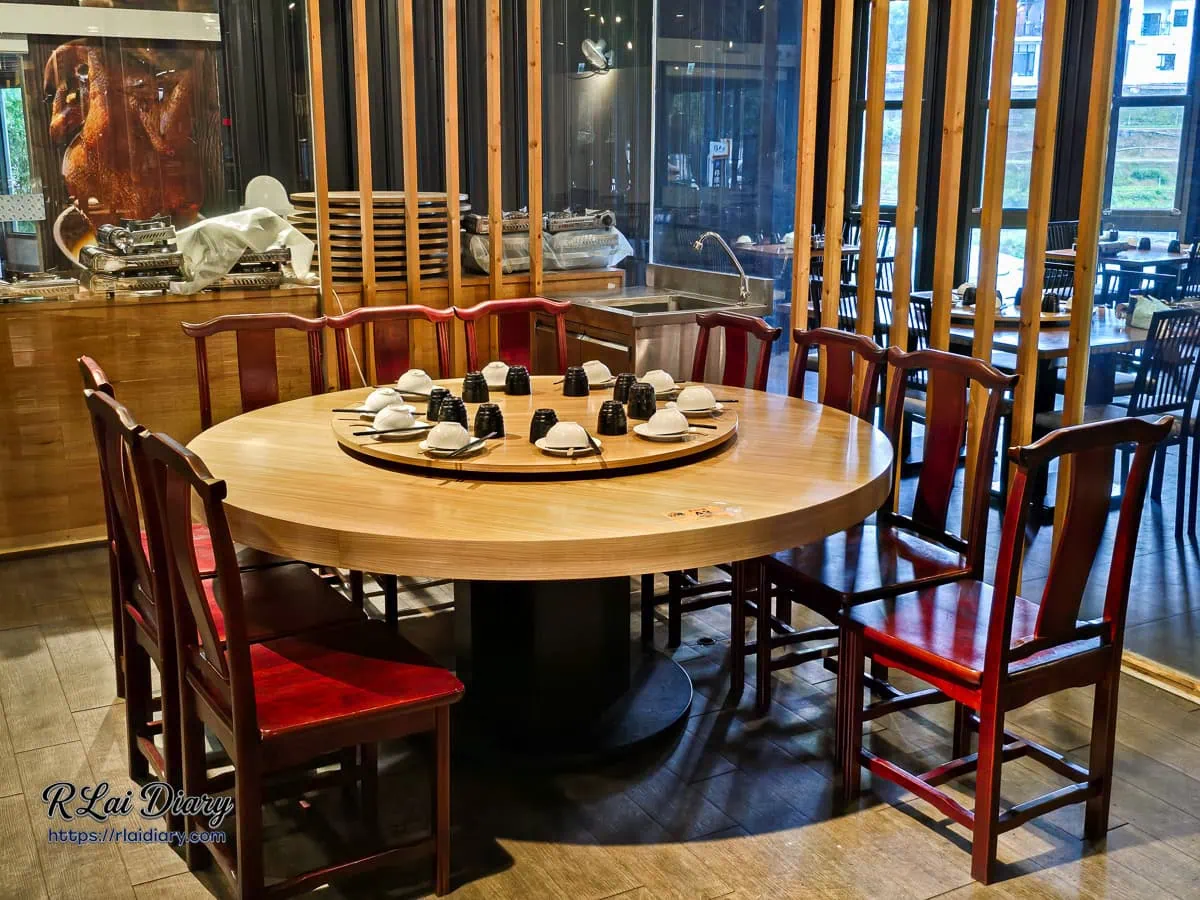 仁愛鄉｜雞大王活蝦啤酒城 旗艦店｜清境農場必吃，窯烤甕仔雞與活體泰國蝦，停車也方便