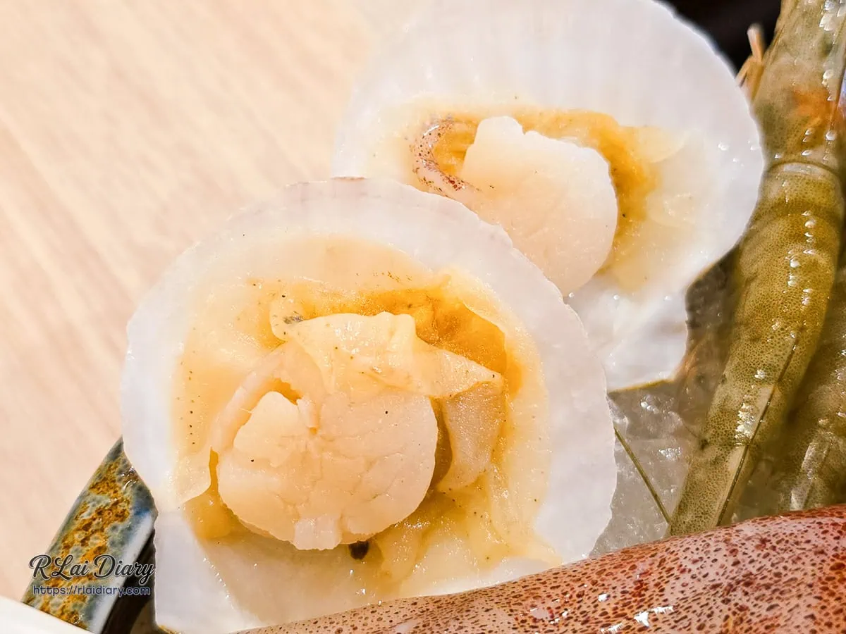 色澤乳白且質地飽滿的頂級扇貝，潭子海鮮火鍋極致Q彈口感