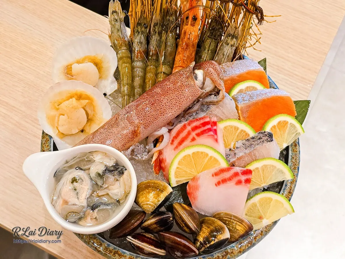 視覺張力飽滿、匯聚深海珍饈的初暖鍋物豪華綜合海鮮盤