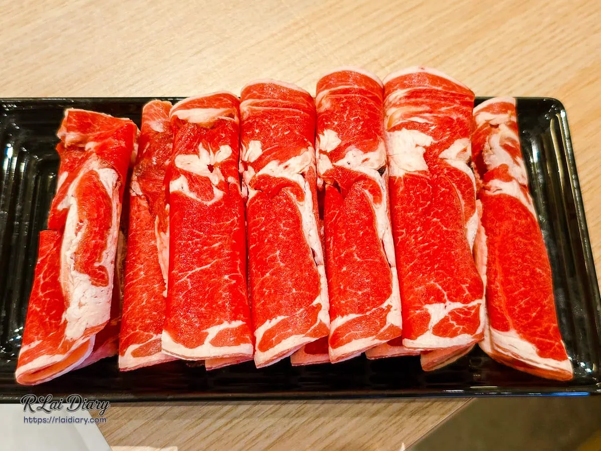 瘦肉比例極高、肉片寬大的背肩牛肉，極具張力與紮實嚼勁