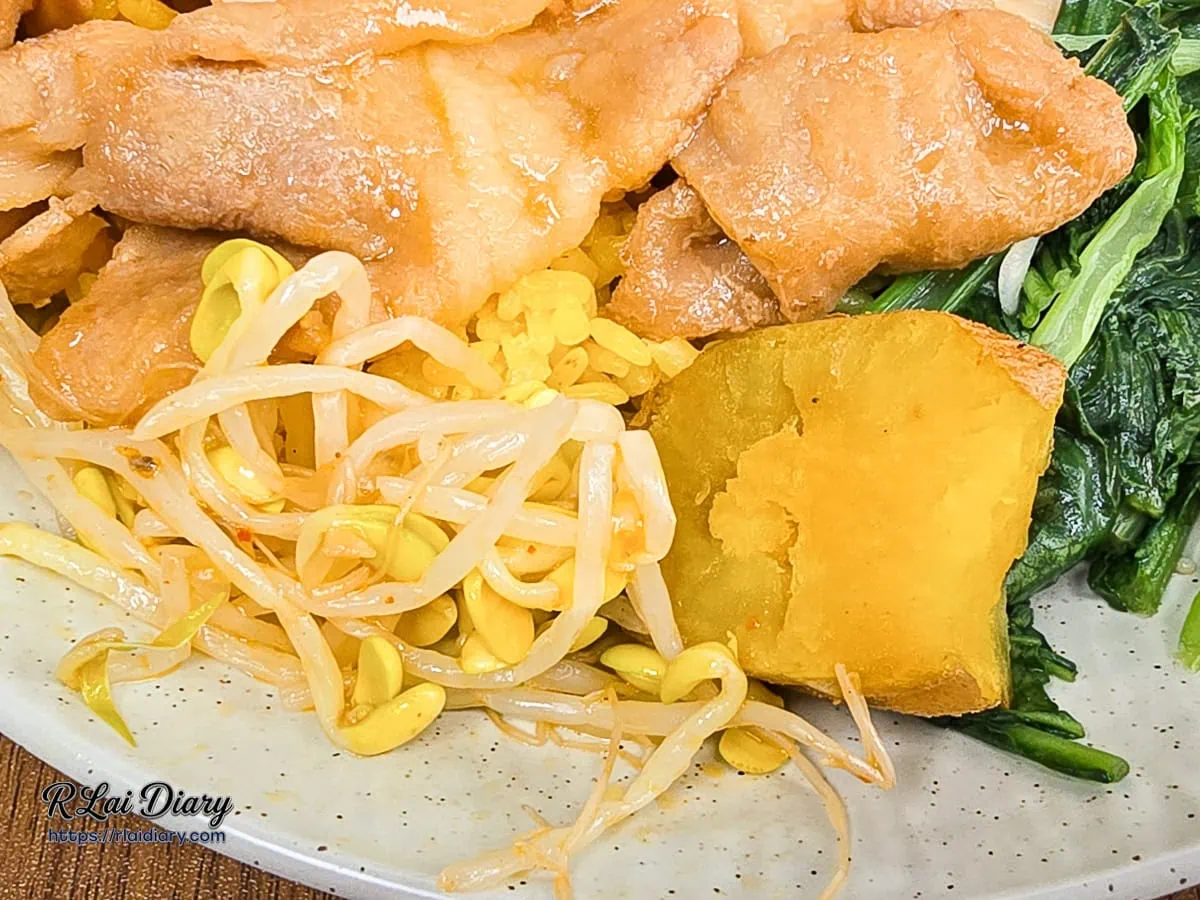 有飯食光輕食便當每日新鮮現煮季節配菜：綿密黃金地瓜與爽脆黃豆芽