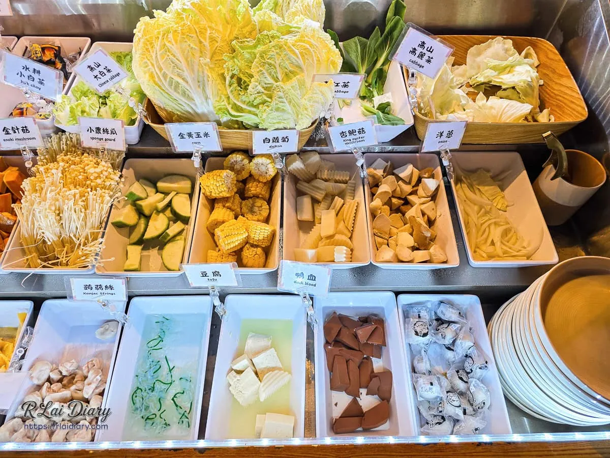 丰明殿自助吧高山高麗菜、金針菇與豆腐鴨血區