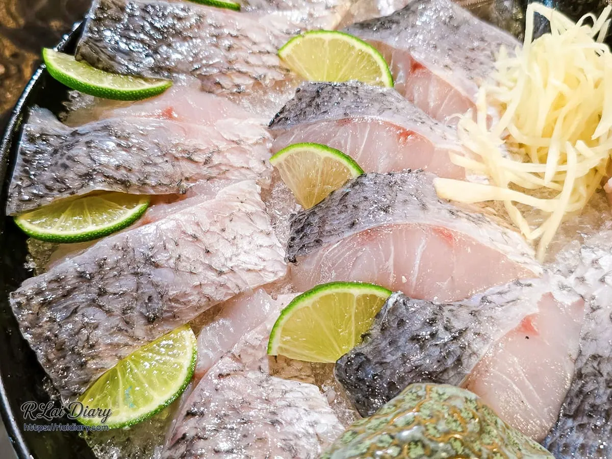 丰明殿嘉義鱸魚鍋晶瑩剔透的新鮮魚肉片