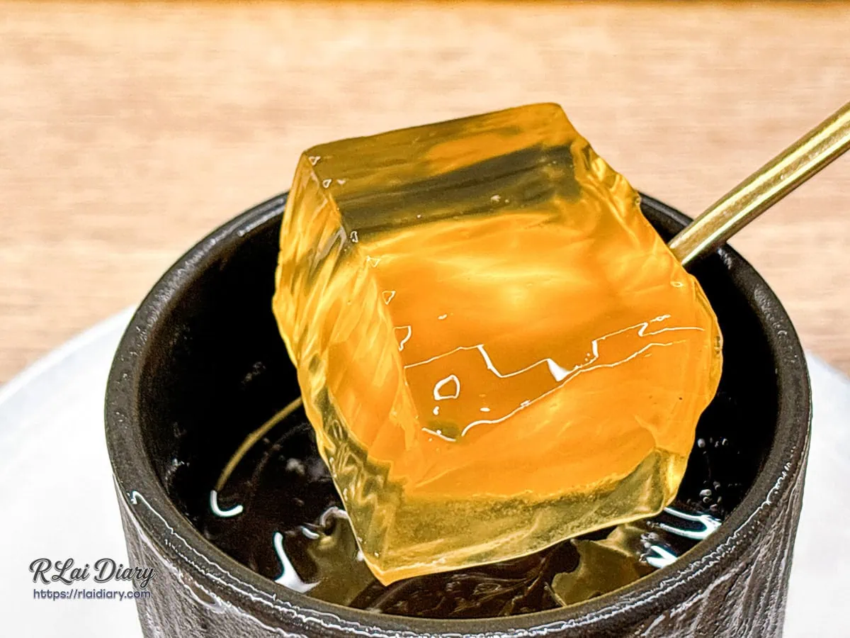 合榭鐵板料理東山店晶瑩剔透帶有果酸香氣的軟嫩檸檬愛玉特寫
