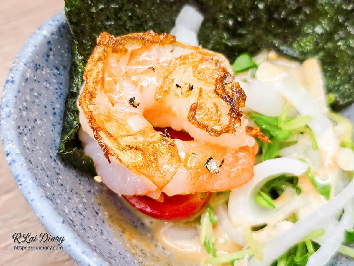 合榭鐵板料理東山店肥美飽滿的赤煎白蝦海苔捲特寫