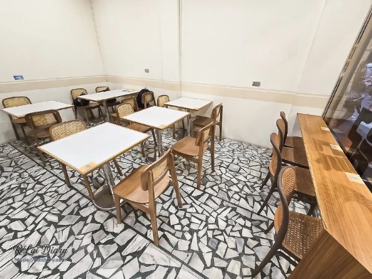 三重一記麻店內用餐環境與座位區