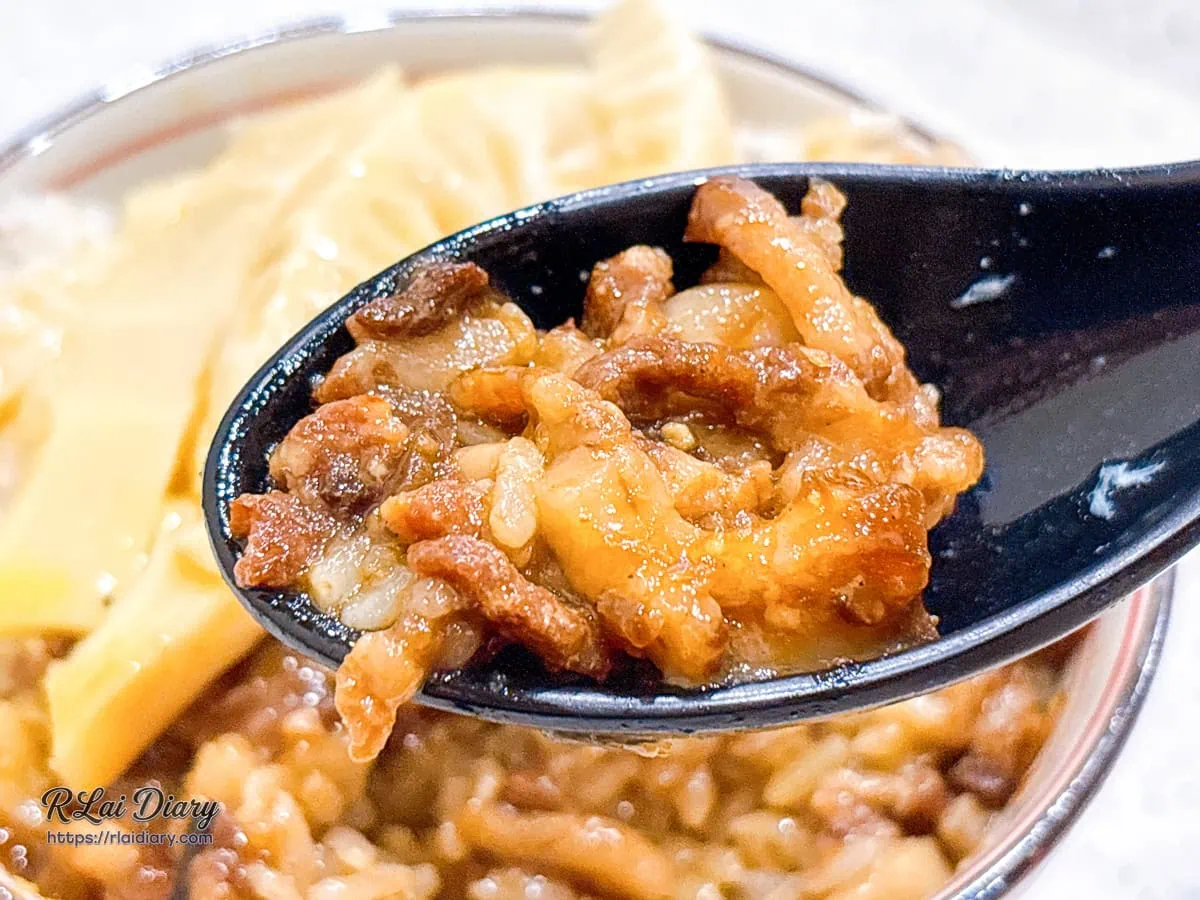 三重小吃一記麻招牌麻辣魯肉飯加點邪惡金黃炸蛋
