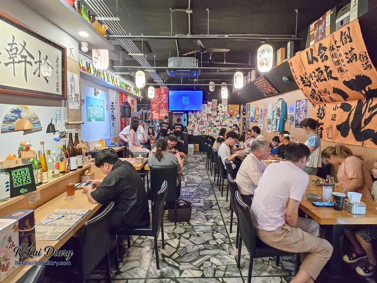 三重雷焱居酒屋室內用餐環境與吧台座位