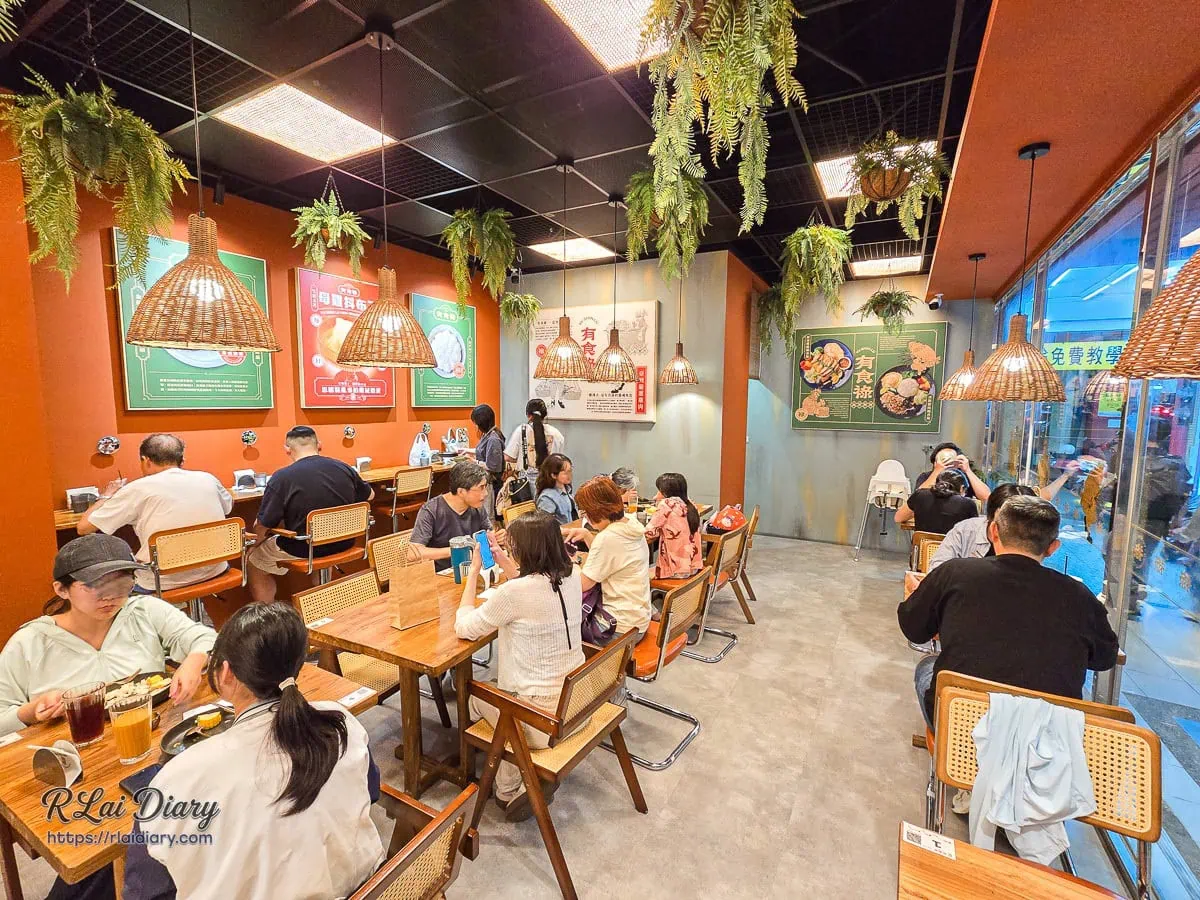 台中勤美有食祿南洋料理充滿熱帶綠意的舒適內用環境