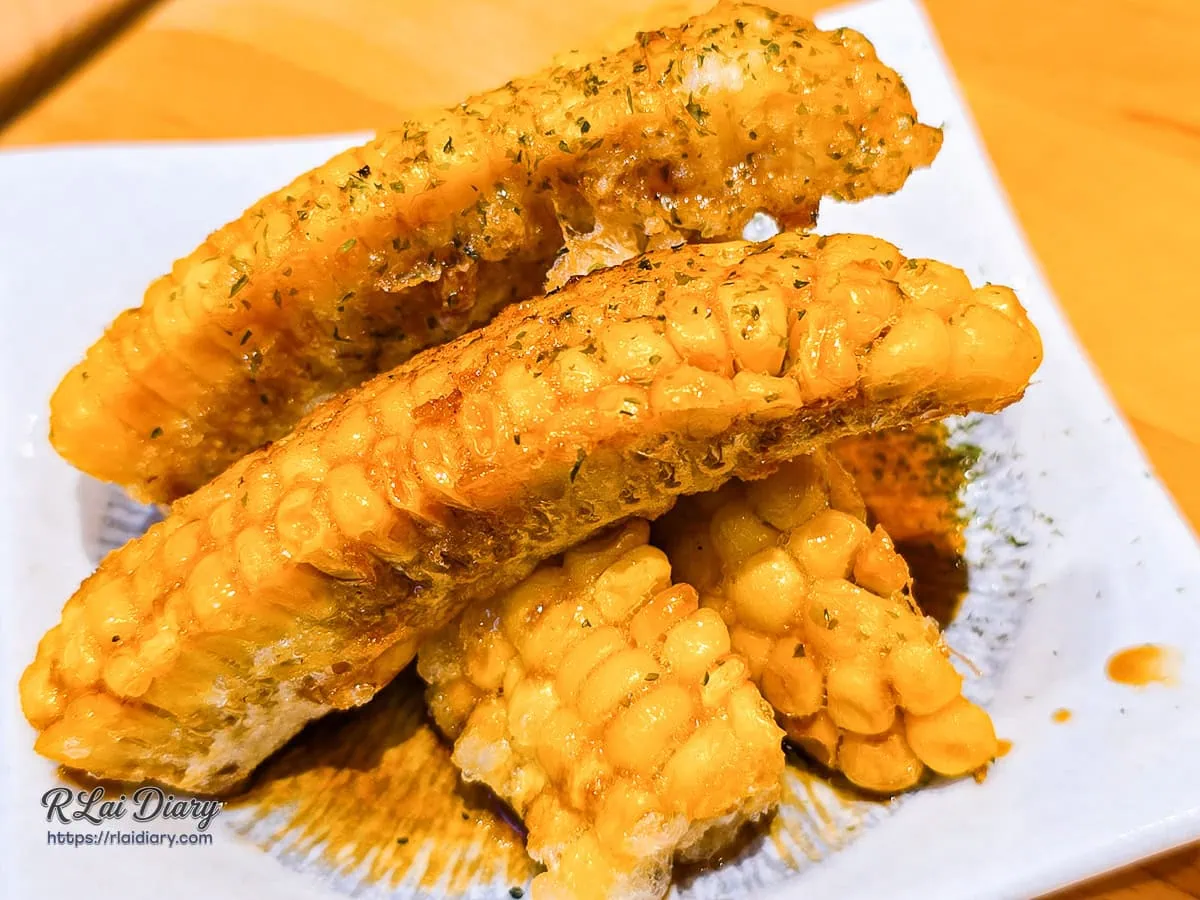 嵐山熟成牛かつ專売帶有鹹甜醬香的日式炸玉米天婦羅特寫