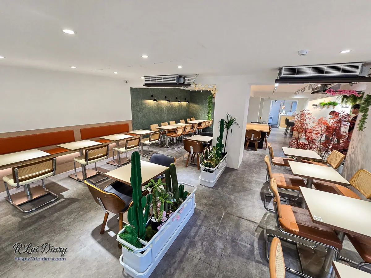 忠孝敦化網美餐廳 At.First More 早寓室內寬敞用餐空間與水泥灰質感地板