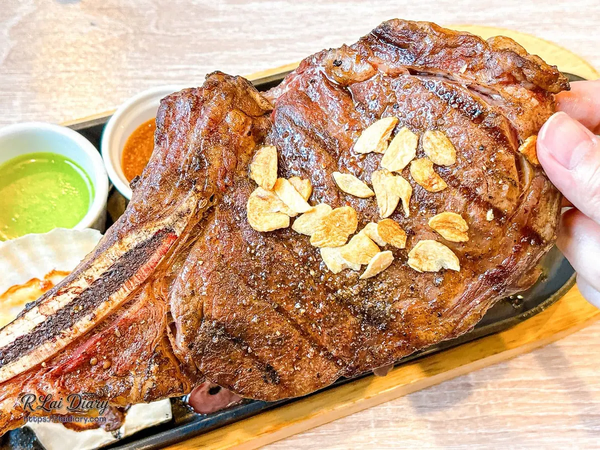 牛室炙燒牛排美國安格斯戰斧肋眼牛排近照