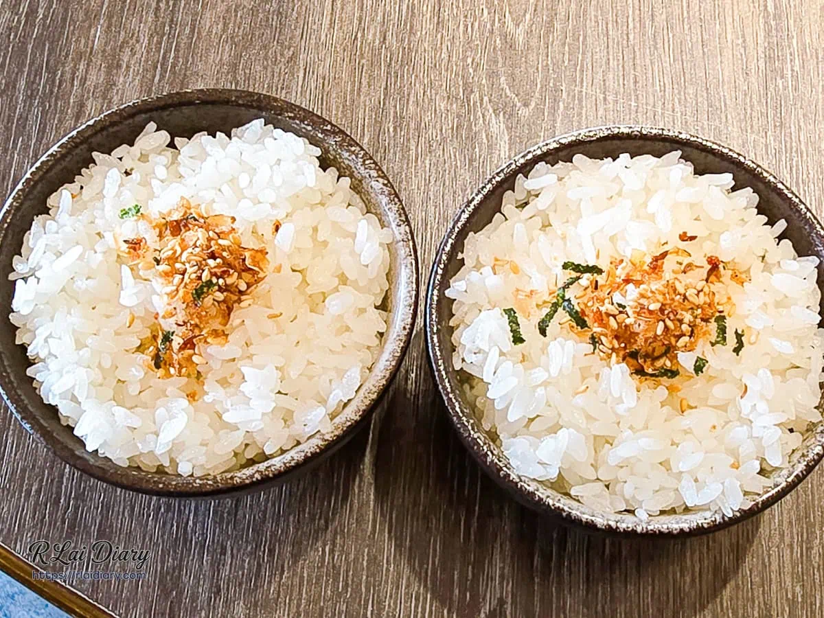 BRASS HANA 附餐灑滿香鬆的日本越光米飯