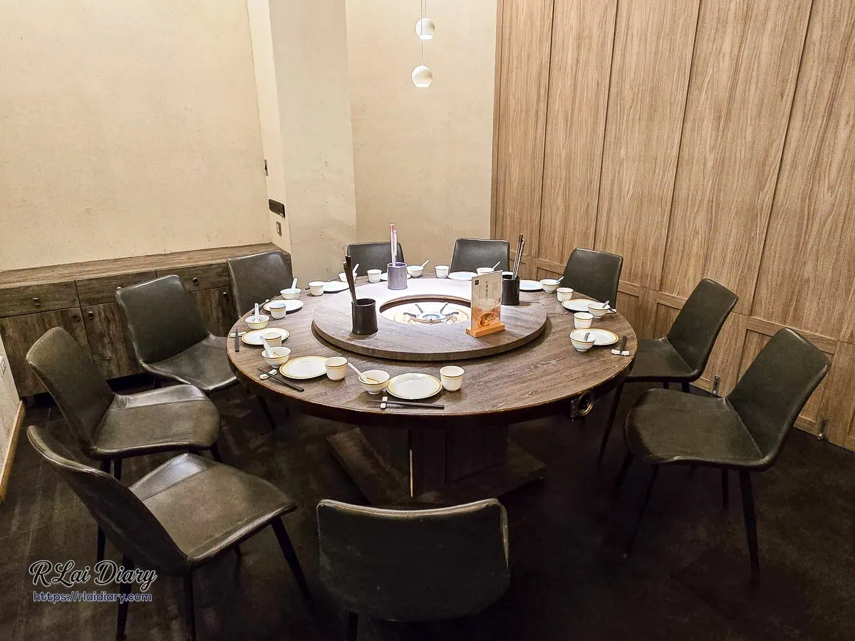 台中公益路 BRASS HANA 適合家庭聚餐的大圓桌包廂