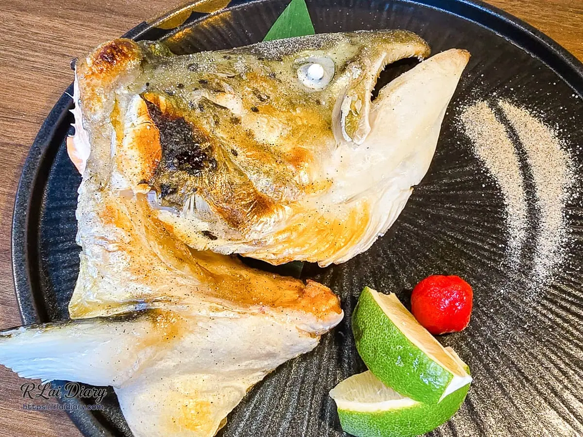 高溫鹽烤鎖住豐厚油脂與精華的時令魚頭料理