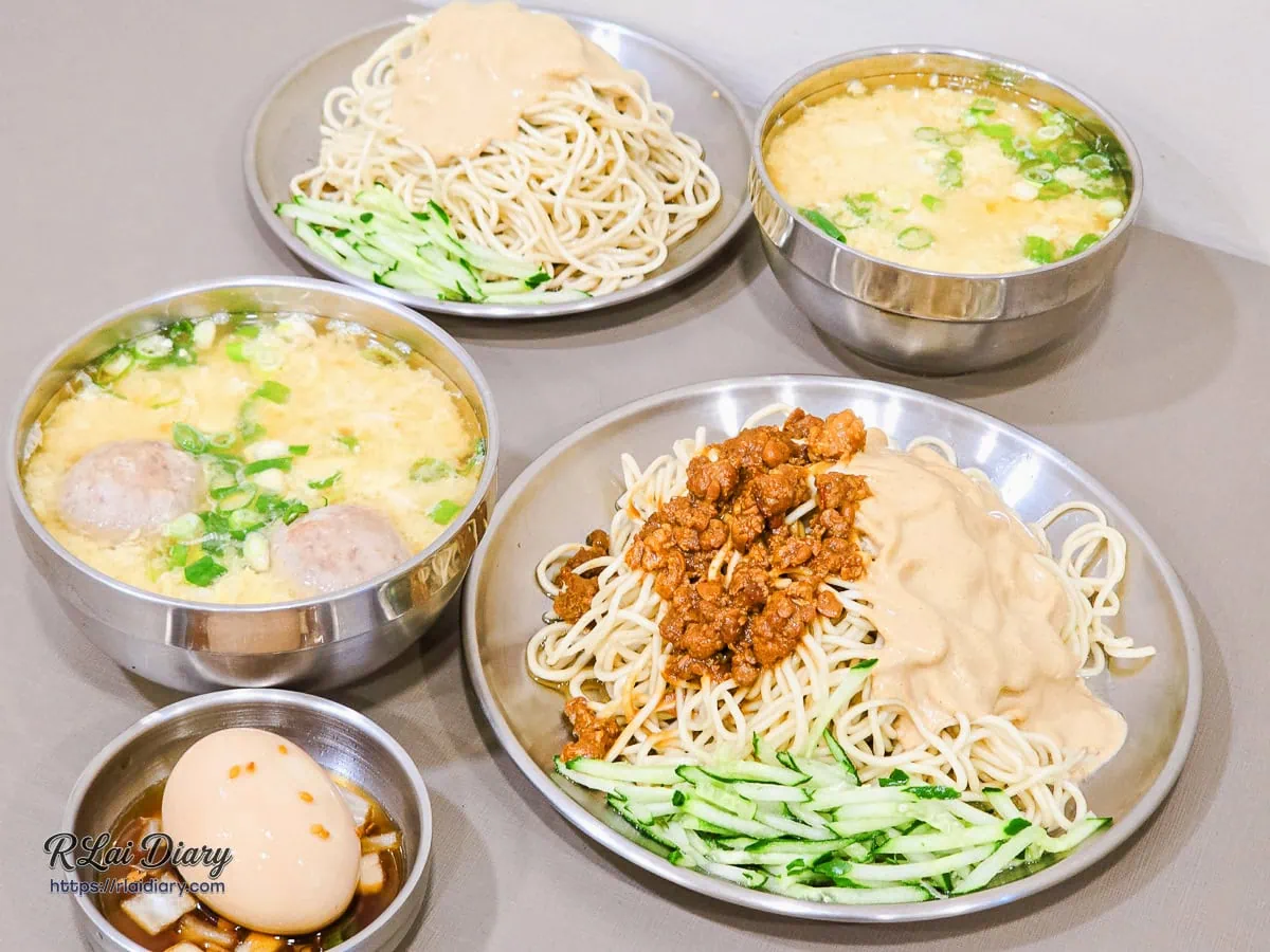 台中精誠路麵涼涼麵深夜食堂豐盛涼麵與湯品大合照