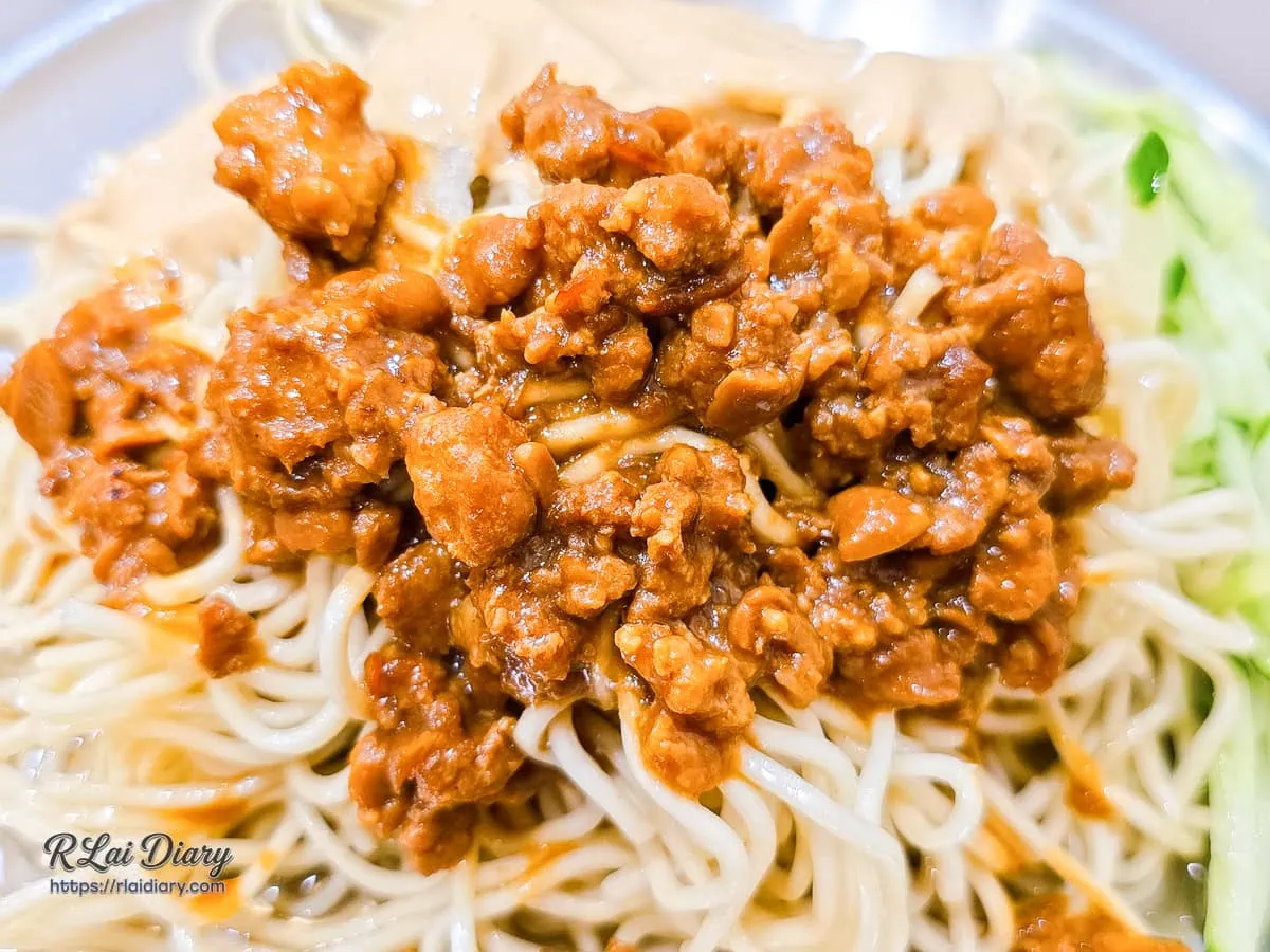麵涼涼麵雙醬涼麵醇厚豬肉鹹香肉燥細部特寫