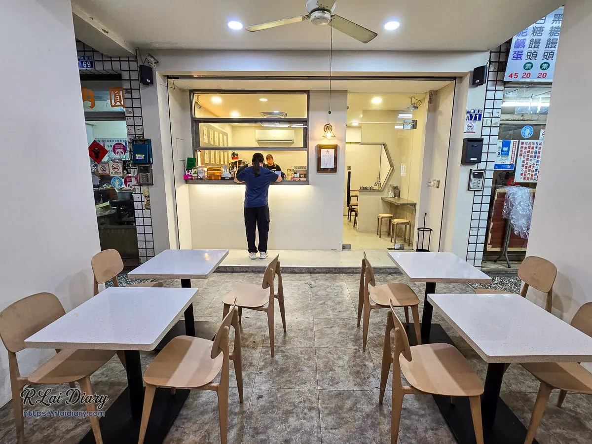 麵涼涼麵明亮乾淨的外帶點餐窗口與內用環境