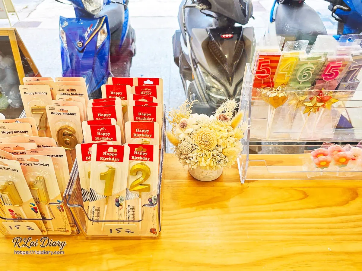 點戚DIANQI店內精緻造型生日蠟燭與乾燥花裝飾