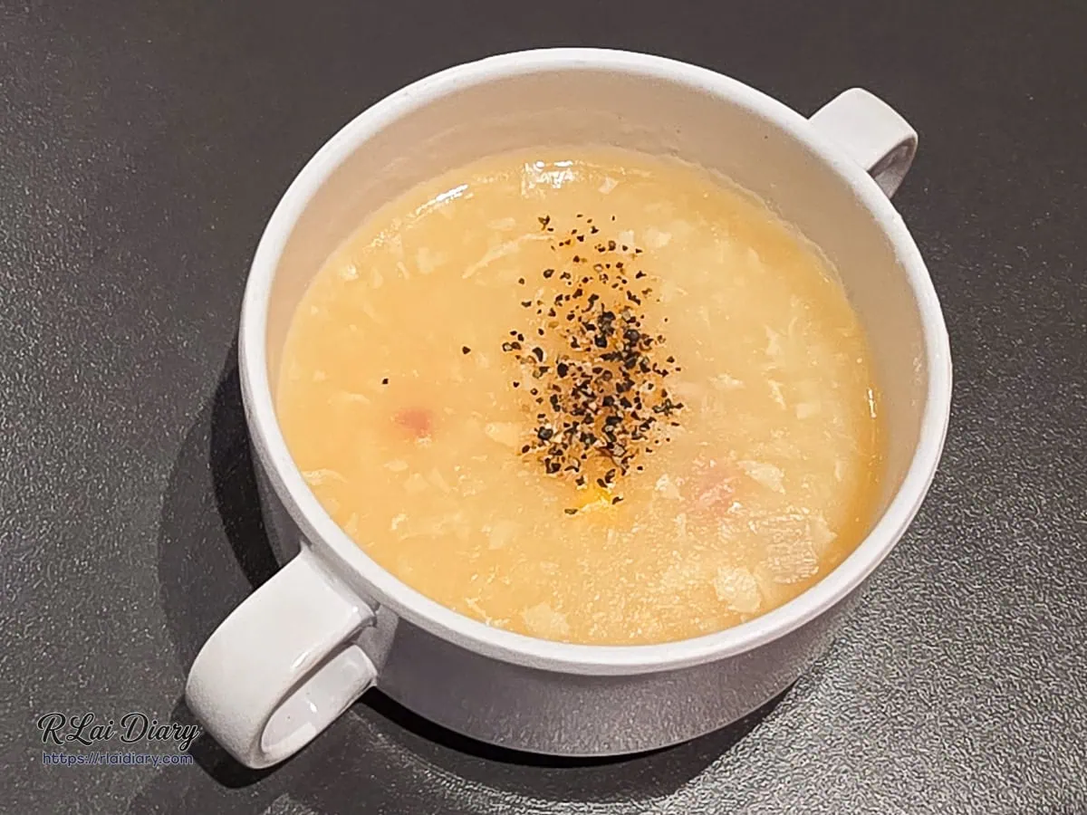 蘆洲美食滴滴牛排自助吧無限取用溫熱玉米濃湯灑研磨黑胡椒粒