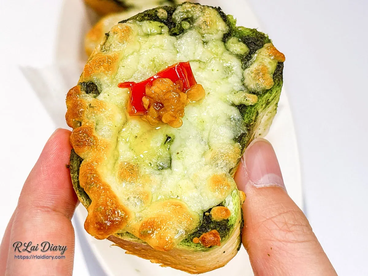 台中西屯區美食｜菲菲花園招牌青醬起司焗烤麵包