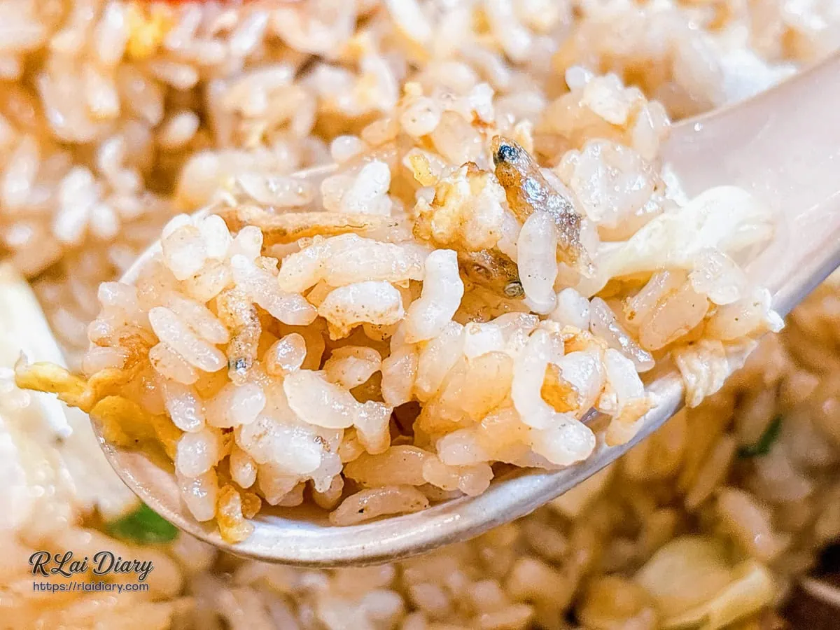 禾作私房菜招牌推薦「酥魚炒飯」特寫，米粒粒粒分明飽含鑊氣並混入香脆小魚