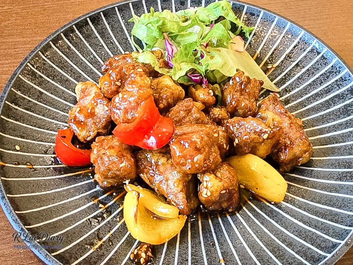 禾作私房菜熱門推薦麥芽糖牛肉，搭配黃綠雙色甜椒與清脆生菜，甜鹹平衡極下飯