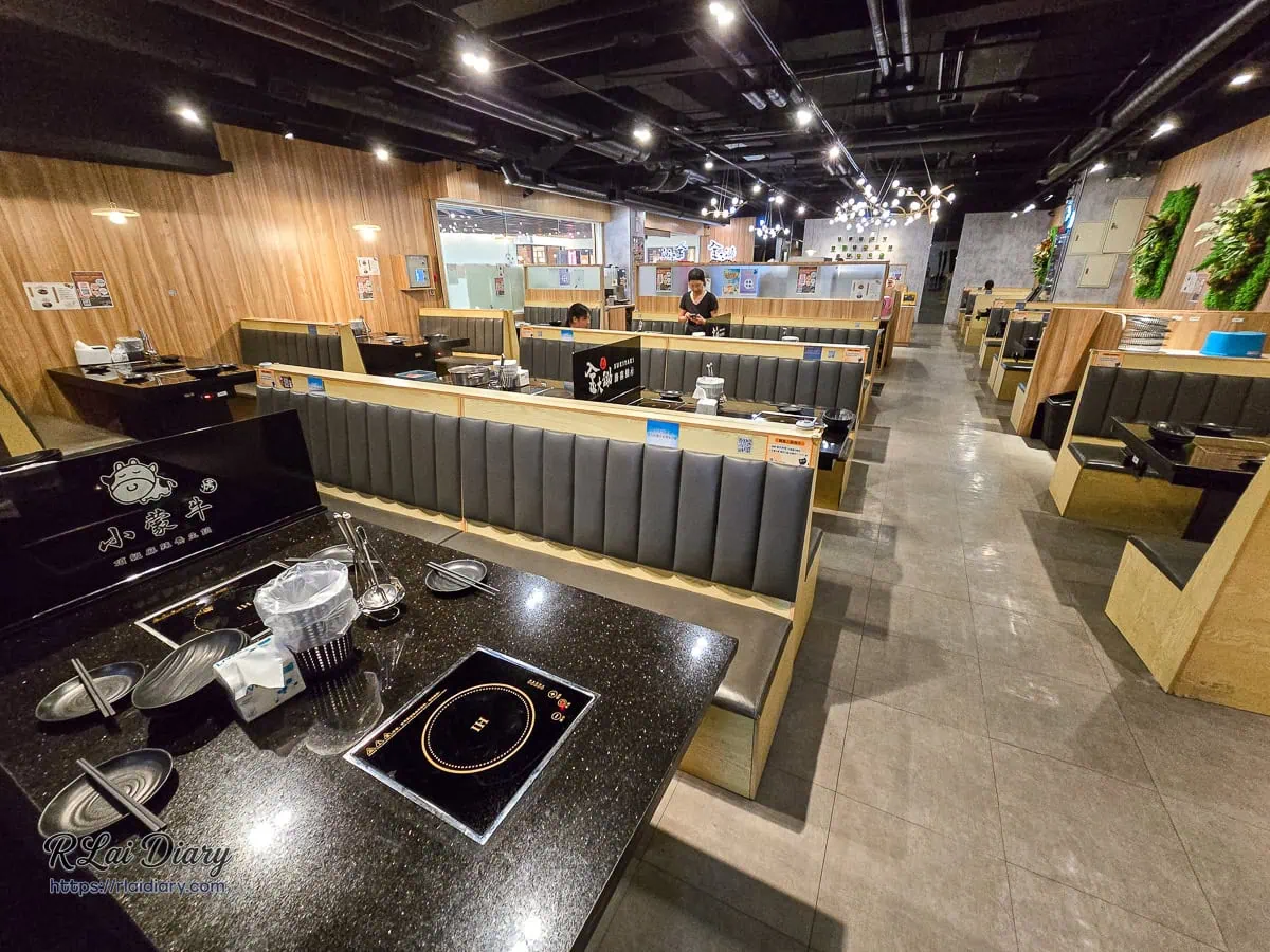 金大鋤壽喜燒新莊店寬敞舒適的木質沙發座位區環境