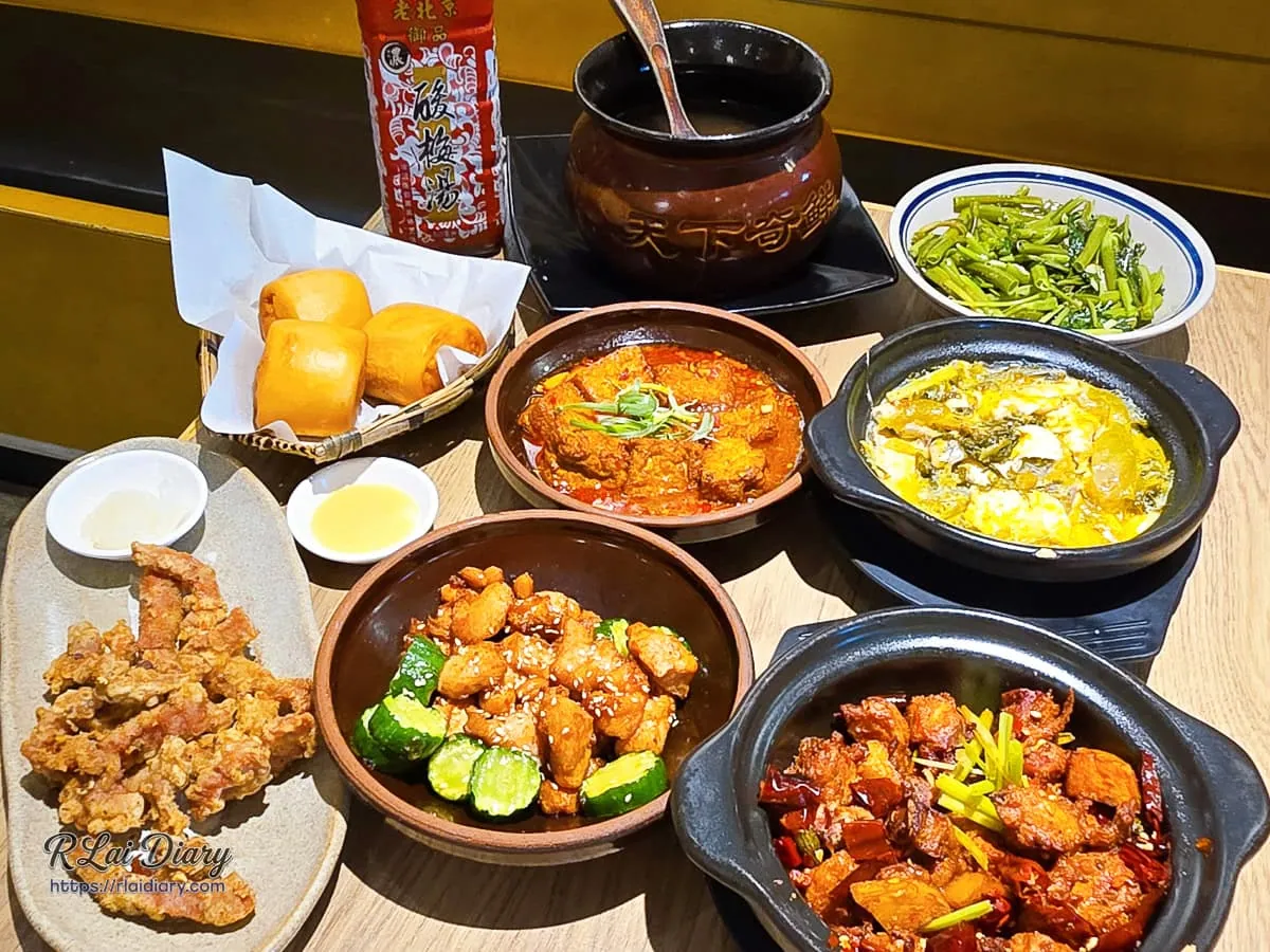 台中西區來呷飯川食堂勤美店平價川菜豐盛滿桌合照